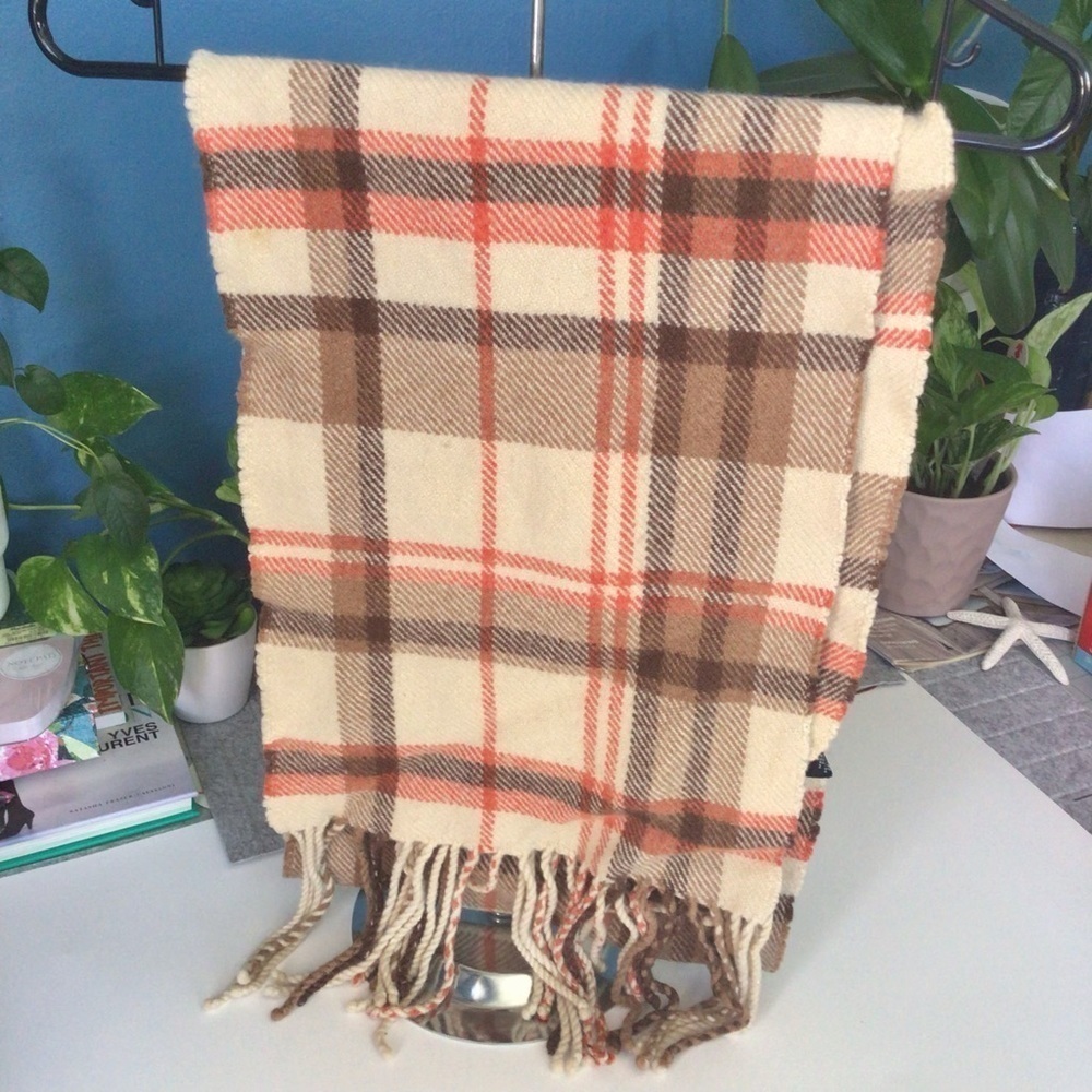Banana Republic Wool Plaid Pattern Scarf Winter Cold Weather